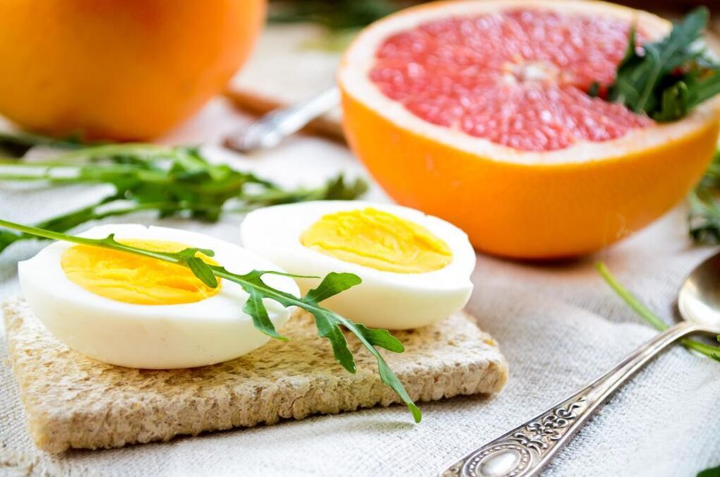 美极饮食的鸡蛋和葡萄柚